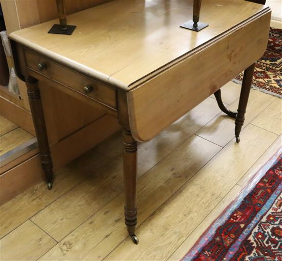 A Victorian mahogany Pembroke table W.88cm